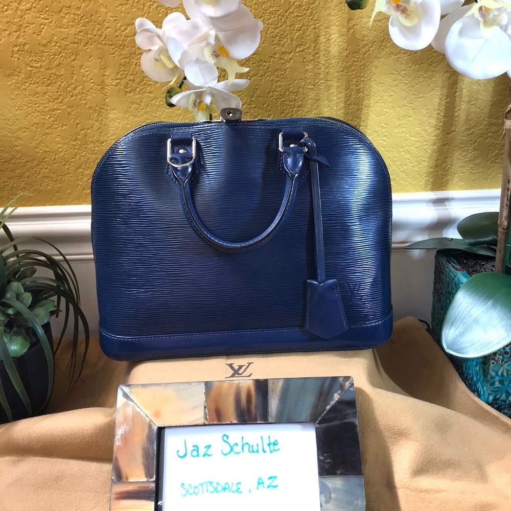 Pristine Louis Vuitton épi Alma pm, Toledo blue